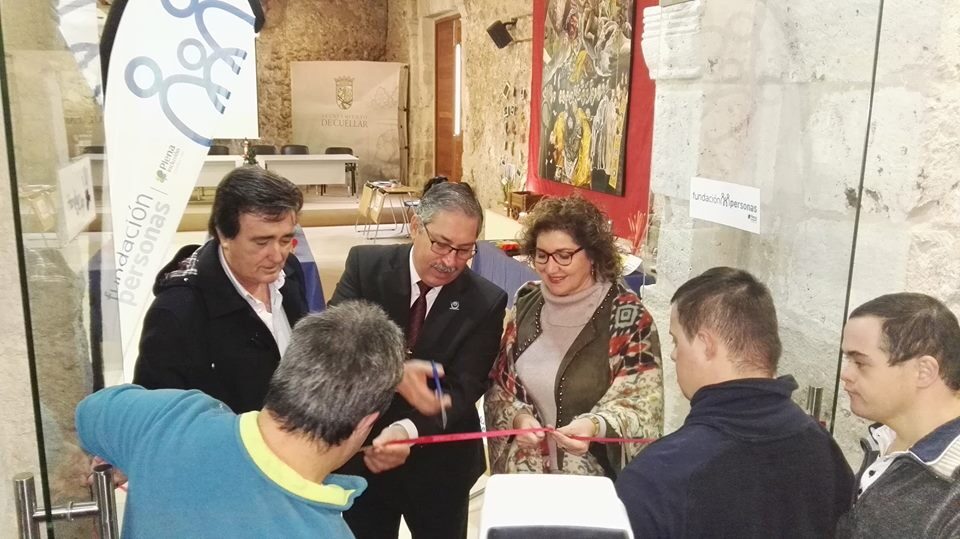 Inauguración de la exposición de artesanía HandyCap, de Fundación Personas Cuéllar en la sala de Pedro I.