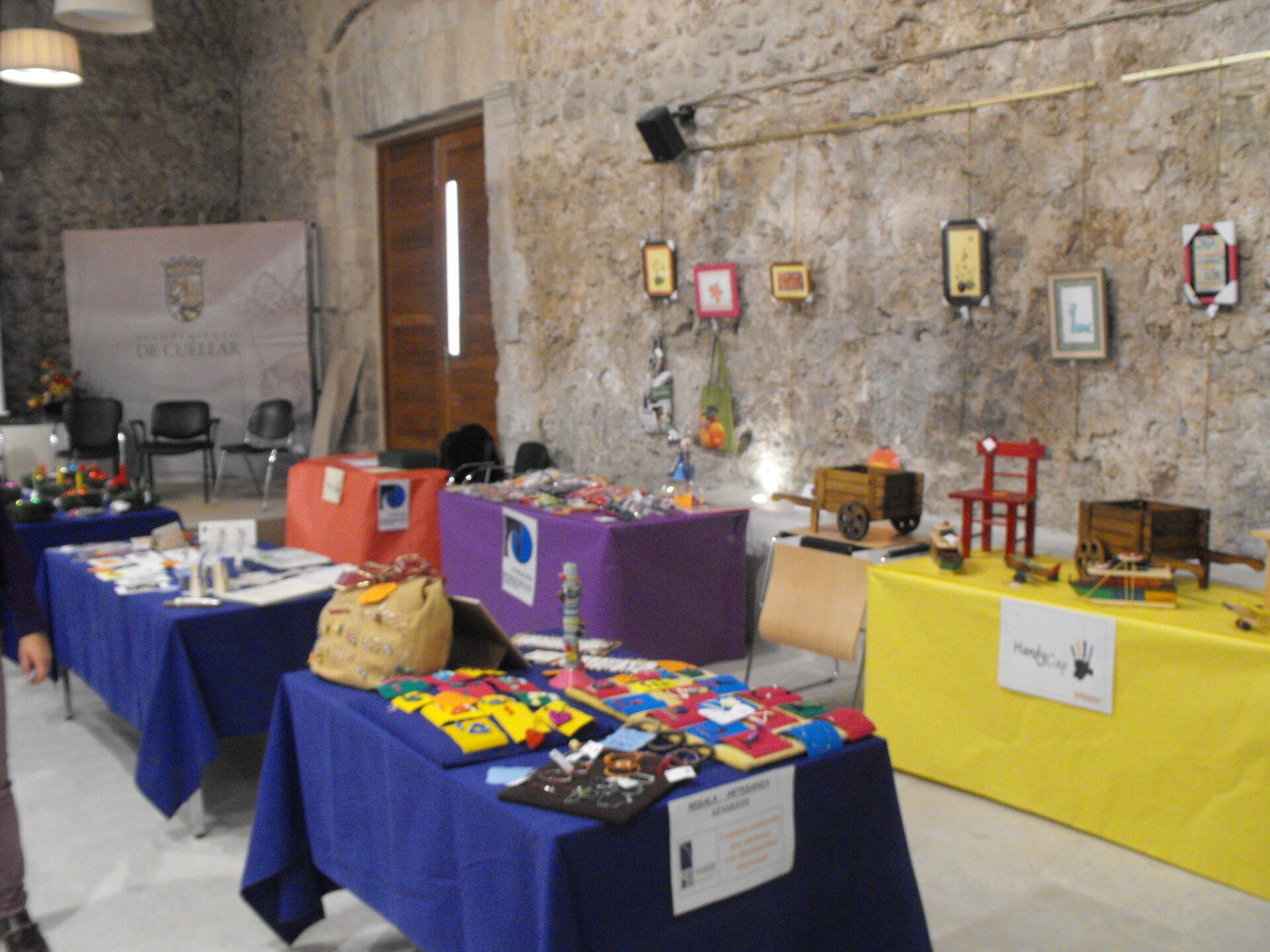 INAUGURACIÓN EXPOSICIÓN ARTESANIA HandyCap, en la Sala de Pedro I.