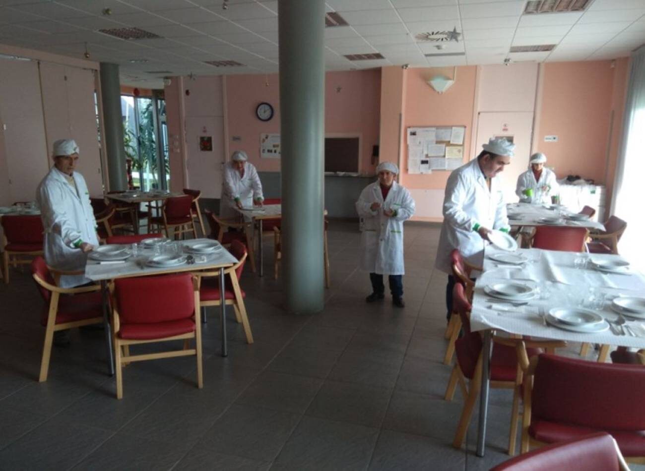 Finaliza la Formación de Ayudante-camarero de comedor de Fundación Personas Cuéllar, gracias a las ayudas de acción social de Fundación Caja Segovia y Bankia.