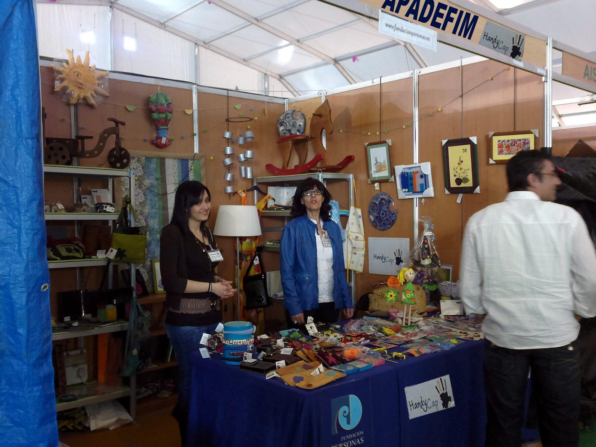 La artesanía de HandyCap-Fundación Personas ha estado presente en la Feria Comarcal de Cuéllar