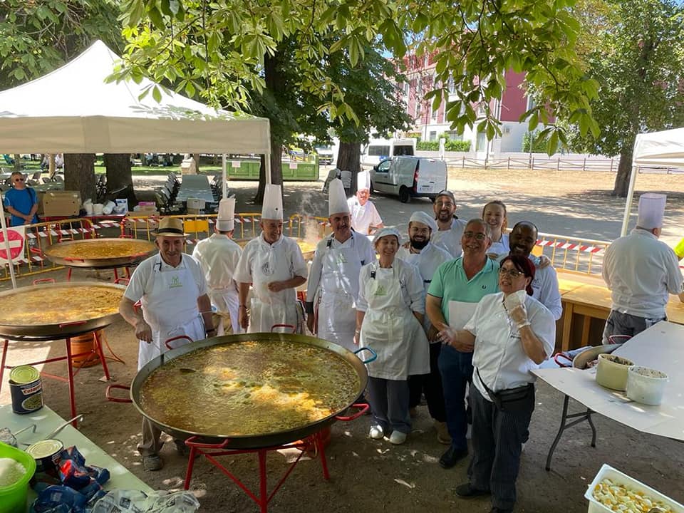 Una paella para hacer hermandad